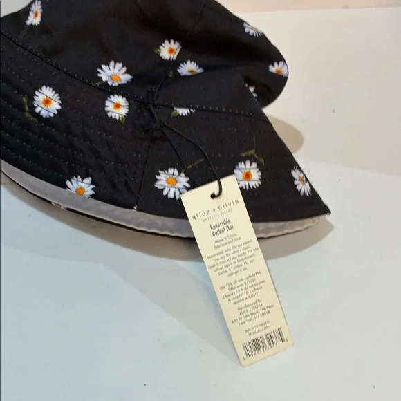 Alice + Olivia Reversible Black Hat with White Daisies - Picture 3 of 5